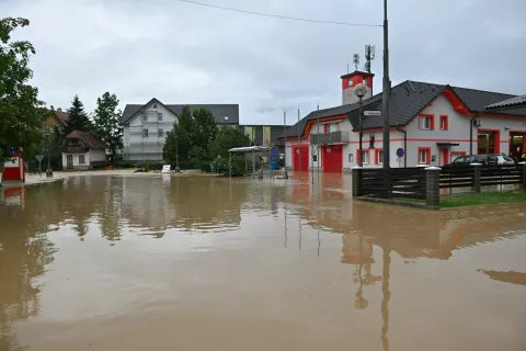 Poplavljene Moste pri Komendi / Foto: Primož Pičulin