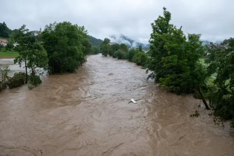 Poplave v Škofji Loki / Foto: Primož Pičulin