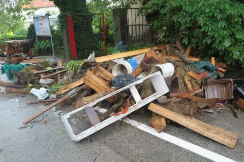 smeti v Stari Loki / Foto: Vilma Stanovnik