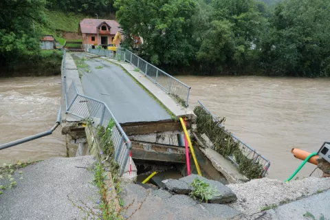 izredne razmere gorenjska poplave poplava 5.8.2023 Škofja loka Suha / Foto: Tina Dokl