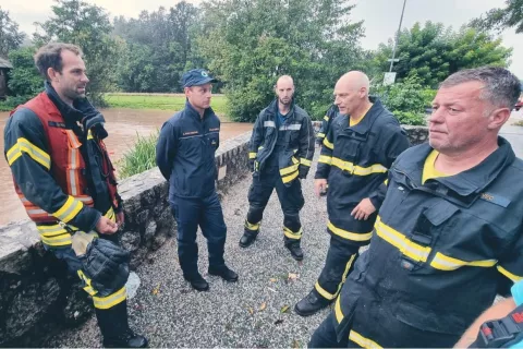 V Občini Šenčur je na terenu sodelovalo več kot sto prostoovljnih gaislcev. / Foto: Arhiv Občine Šenčur