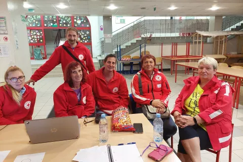 Na delu so tudi ekipe Rdečega križa Slovenije, med drugim na jesenicah. / Foto: Arhiv Rdečega Križa Jesenice