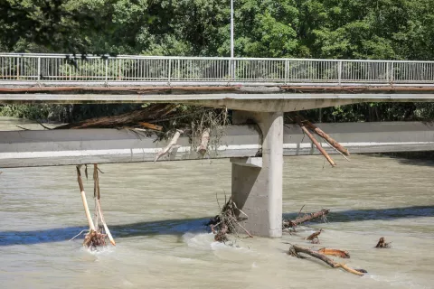 izredne razmere gorenjska poplave poplava 7.8.2023 Kranj planiški most most pri planiki / Foto: Tina Dokl