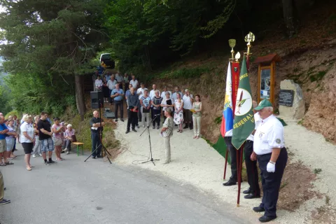Obiskovalci so prisluhnili &Scaron;ifrerjevi vnukinji Idi Filipič Pečelin. / Foto: Jure Ferlan
