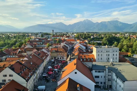zvonik, kranj, razgled, center z mogočnim storžičem v ozadju / Foto: Alenka Brun