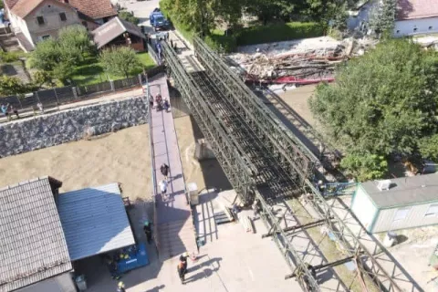 Montažni most v Prevaljah / Foto: Urszr