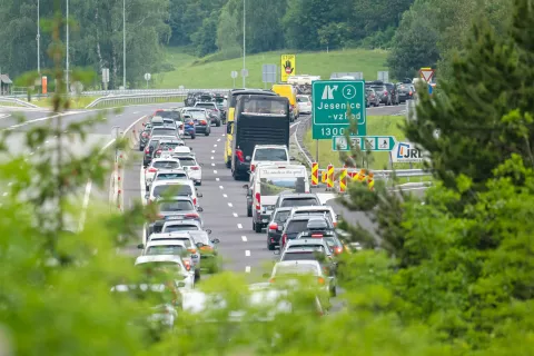 promet, zastoj na avtocesti, gorenjska avtocesta, jesenice / Foto: Nik Bertoncelj