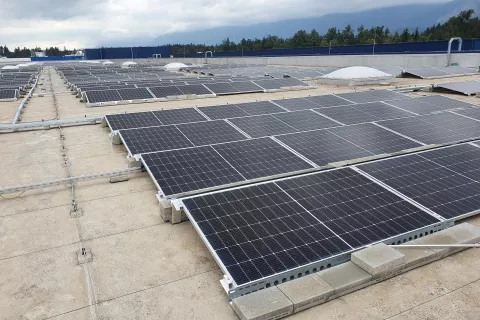 Fotovoltaični sistem bo pokril 34 odstotkov potreb po energiji podjetja. / Foto: Cargo-partner Slovenija