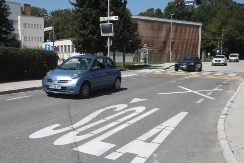 varna pot v šolo osnovna šola začetek pouka novo šolsko leto 2023-2024 oznaka na cesti / Foto: Gorazd Kavčič