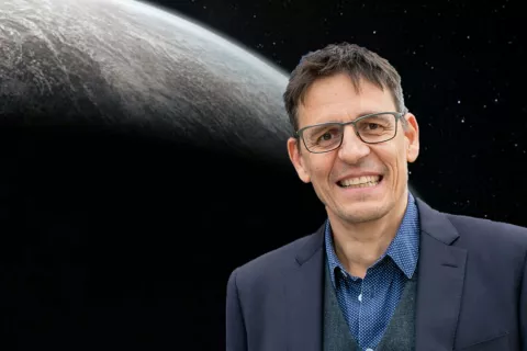 Švicarski fizik Didier Queloz. Leta 2019 je prejel Nobelovo nagrado za fiziko za »odkritje eksoplaneta, ki kroži okoli soncu podobne zvezde«. / Foto: Wikipedija