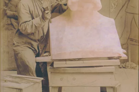 Damir Globočnik, Spomeniki, Revija SRP, Ljubljana, 2022, 492 strani / Foto: Miha Naglič