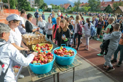 prvi šolski dan OŠ Simon Jenko Kranj / Foto: Tina Dokl