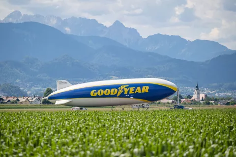 goodyear blimp / Foto: Nik Bertoncelj