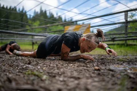Udeleženci so premagovali različne ovire. / Foto: Primož Pičulin