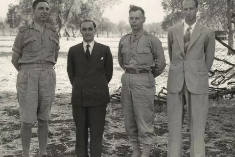 Podpisniki premirja na Siciliji, 3. septembra 1943, z leve: Kenneth Strong, Giuseppe Castellano, Walter Bedell Smith in Franco Montanari. / Foto: Wikipedija