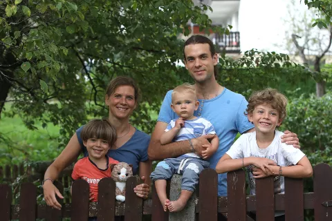 Na Bled se vračajo ob vsaki priložnosti, tako pozimi kot poleti. / Foto: Gorazd Kavčič