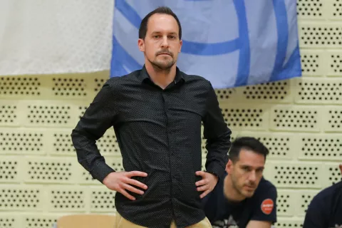 košarka ženske med ŽKK Cinkarna Celje in ŽKK Triglav Kranj na fotografiji glavni trener Gašper Sluga / Foto: Tina Dokl