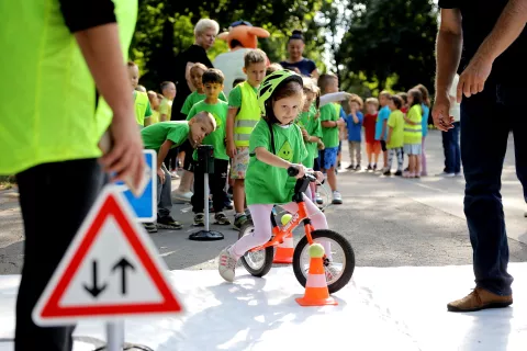 otroci promet / Foto: Daniel Novakovič, Sta