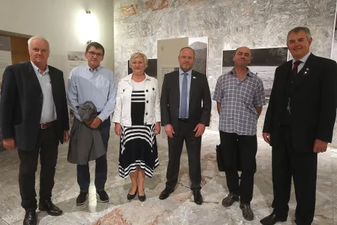 Štefan Domej, Žarko Lazarević, predsednica Muzejskega društva Škofja Loka Helena Janežič, Borut Florjančič, Stane Kavčič in Aleksander Igličar / Foto: Gorazd Kavčič