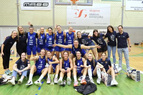 ženski košarkaški turnir memorial Jernej Gortner ŽKK Triglav dvorana na Planini članice ekipa / Foto: Gorazd Kavčič