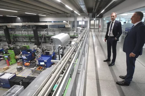 obisk Marko Lotrič predsednik državni svet podjetje Iskra Mehanizmi Intelligent Mechatronics SmartIM pametna tovarna industrijska cona letališče Brnik proizvodnja delavci gospodarstvo / Foto: Gorazd Kavčič