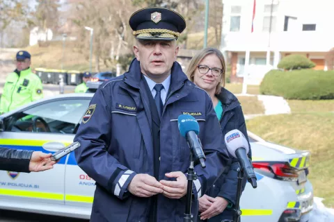 policijska akademija Tacen informativni dan na fotografiji z leve mag Boštjan Lindav generalni direktor policije Sanja Ajanović Hovnik ministrica za notranje zadeve / Foto: Tina Dokl