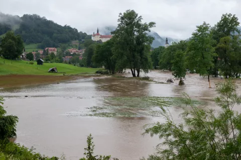 Poplave v &Scaron;kofji Loki / Foto: Primož Pičulin