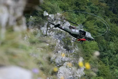 gorsko reševanje helikopter GRS Slovenska vojska / Foto: Gorazd Kavčič