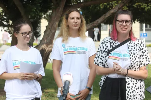 Prostovoljke kampanje Naj Anhovo zadiha (z leve): Tamara Žibrek, Ana Dujmović in Tanja Matija&scaron;ević / Foto: Gorazd Kavčič