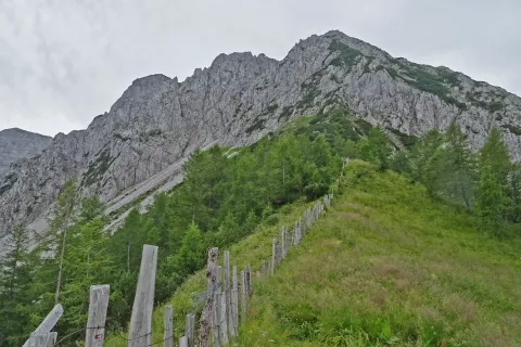Pogled na Ljubeljsko babo z Dovjakovega sedla.         / Foto: Jelena Justin
