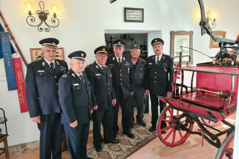 Preddvorski gasilski veterani so najbolj zaslužni za gasilsko zbirko, ki je sedaj na ogled v gradu Dvor. / Foto: Alenka Brun