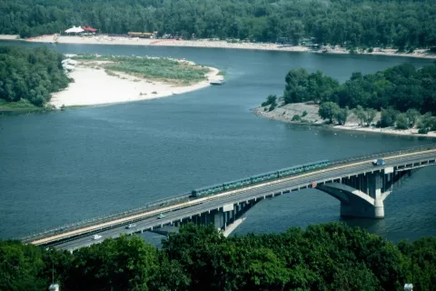 Dneper pri Kijevu z železniškim mostom / Foto: Jurij Kurillo