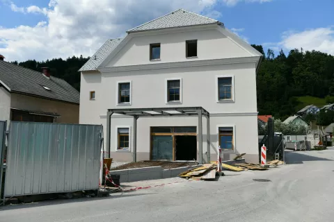 Gradbena dela so že skoraj zaključena. / Foto: Primož Pičulin