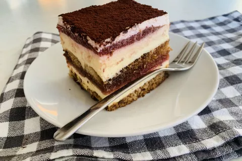 Tiramisu s slivami / Foto: Erika Jesenko