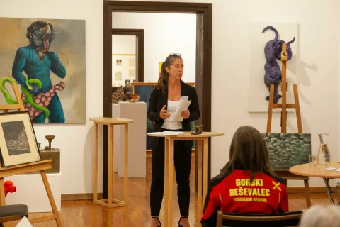 Na dražbi za GRS Kamnik so s prodajo umetniških del zbrali 8600 evrov. / Foto: Aleš Senožetnik