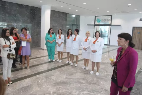 Nagovor Romane Rakovec, desno na fotografiji sodelavke Lekarne Primskovo / Foto: Gorazd Kavčič