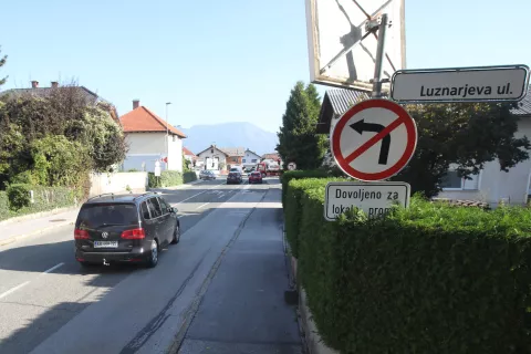 Likozarjeva ulica Kranj sistem enosmernih ulic Primskovo / Foto: Gorazd Kavčič