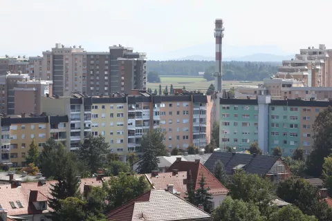 Kurilna sezona se začne, ko je zunanja temperatura zraka ob 21. uri tri dni zapored nižja ali enaka 12 stopinj Celzija. / Foto: Gorazd Kavčič