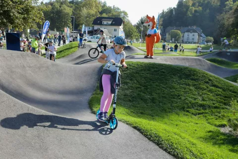 Nove pridobitve na Bledu so se razveselili zlasti otroci. / Foto: Tina Dokl