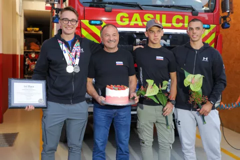Patrik &Scaron;tefelin, Zdenko Jamnik, Nik Podbel&scaron;ek in Gaj Zorman na sprejemu, ki so ga pripravili v Radovljici / Foto: Tina Dokl