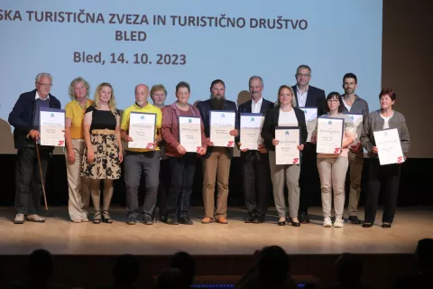 Priznanja so podelili tudi dolgoletnim članom turističnih dru&scaron;tev. / Foto: Tina Dokl
