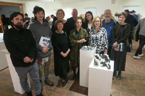 Razstave so se udeležili tudi nekateri udeleženci simpozija / Foto: Igor Kavčič