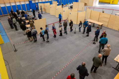 Množično cepljenje proti sezonski gripi in covid-19 / Foto: Primož Pičulin