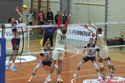 evropski pokal odbojka tekma OK Triglav Hiša na kolesih proti ekipa Burgos Bolgarija poraz dvorana na Planini Kranj šport / Foto: Gorazd Kavčič