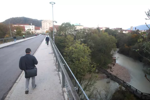 Čeprav kanjon leži tik ob mestnem jedru in predstavlja naravno znamenitost, je obiskovalci ne morejo celovito izkusiti zaradi nedostopnosti in pomanjkljive infrastrukture, pojasnjujejo na Mestni občini Kranj. / Foto: Gorazd Kavčič