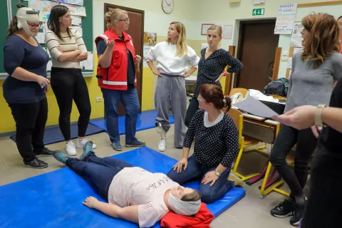 Izobraževanje je vodila Biljana Djakovič (tretja z leve) / Foto: Tina Dokl