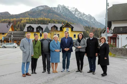 Župani Zgornje Gorenjske z gosti / Foto: Tina Dokl
