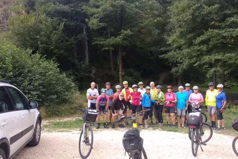 Skupinska fotografija pri slapu Bigar / Foto: Slavko Zupanc