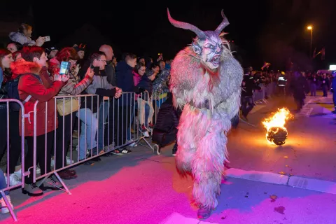 Strah v kosti je gledalcem nagnala že prva skupina &ndash; domači Goričanski parkeljni. / Foto: Peter Ko&scaron;enina