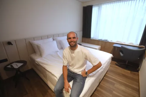 hotel Lonca &Scaron;kofja Loka odprtje biv&scaron;i Transturist sobe savna turisti nastanitev B&B eden od 4 lastnikov profesionalni kolesar Luka Mezgec slike kolesarjev / Foto: Gorazd Kavčič